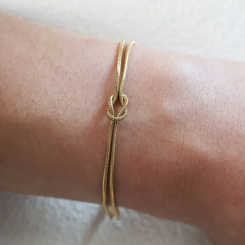 goldenes-knotenarmband.jpg