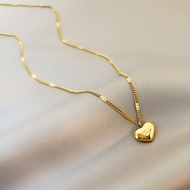 Herz-Kette aus Titanstahl mit "Love"-Gravur – glänzend polierter Anhänger an feiner Gliederkette