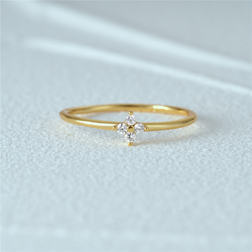 Produktansicht des Ringes „Lina“ mit Zirkonia-Blüte aus 925 Sterling Silber